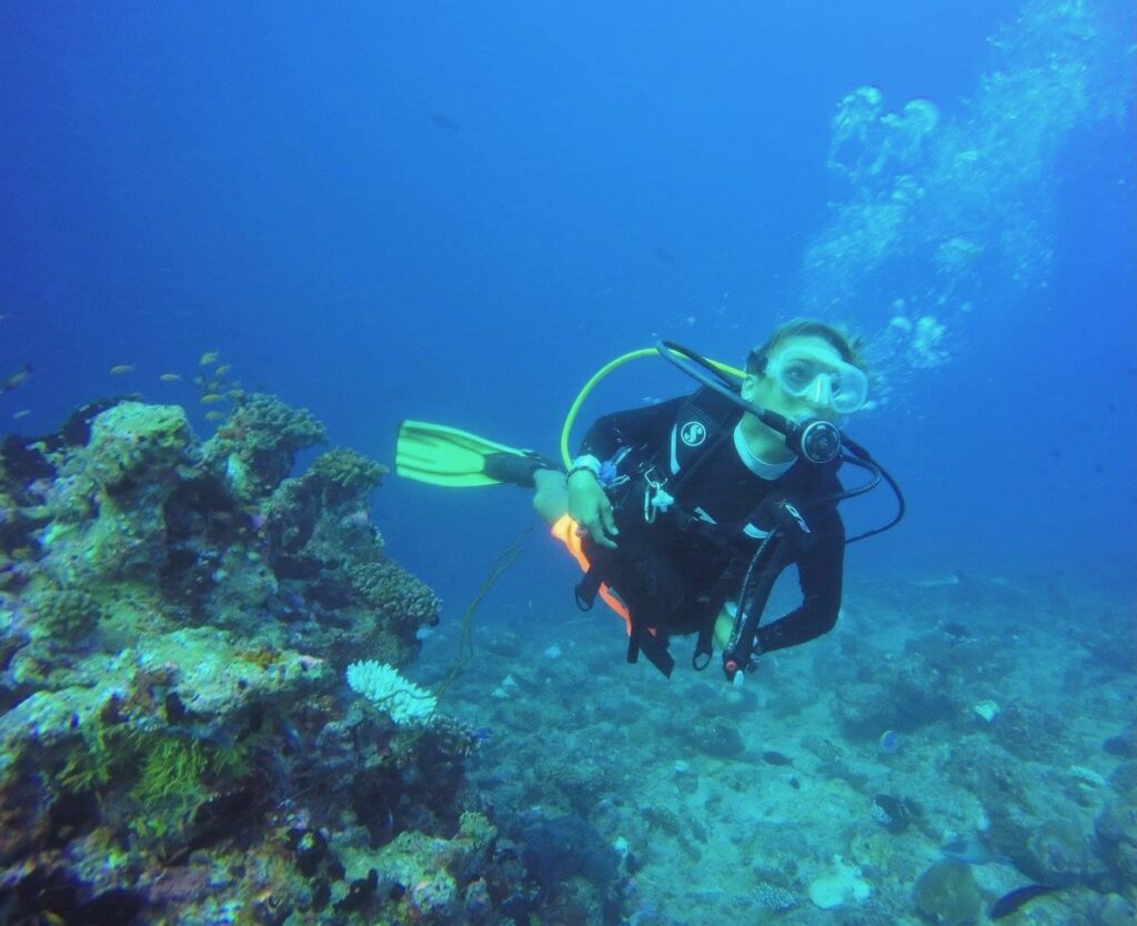 mireia clusella font scuba instructor in maldives