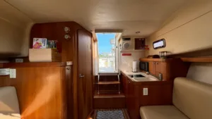 2005-mainship-pilot-30-ii-sedan-power-9557651-20240923061132334-1_XLARGE (1) mainship 30 interior view